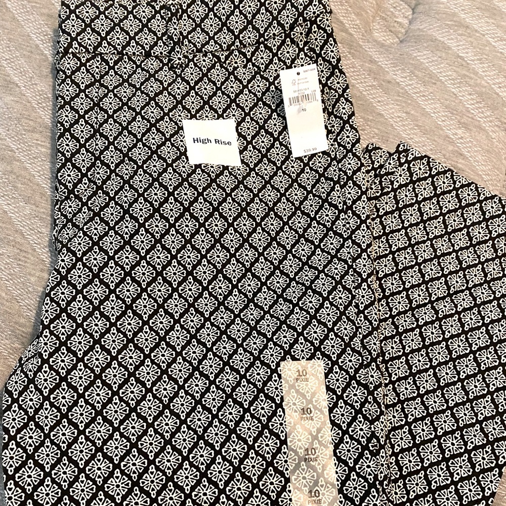 NWT Old Navy Pixie pants size 10